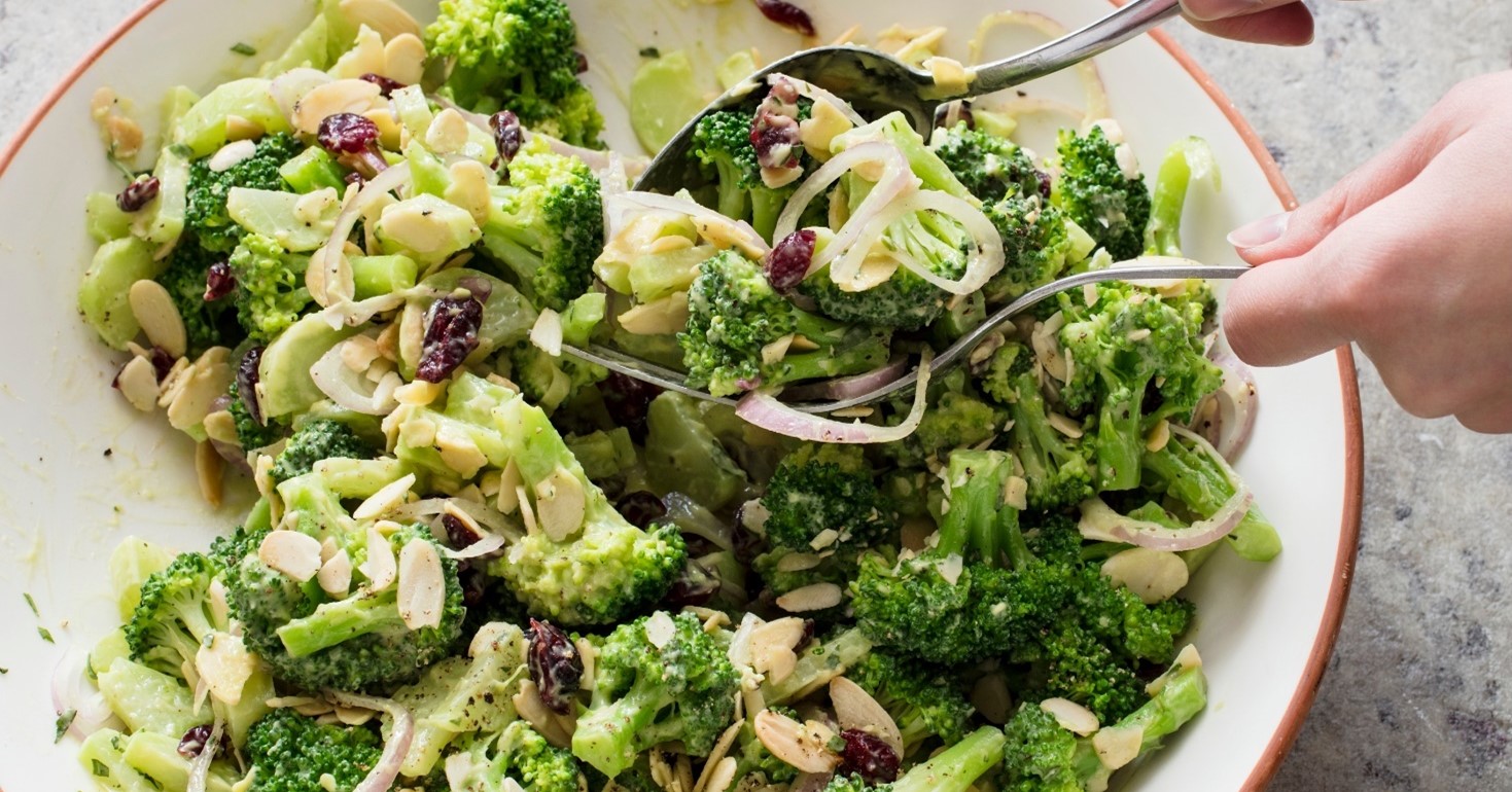 Broccoli salade met amandel en feta